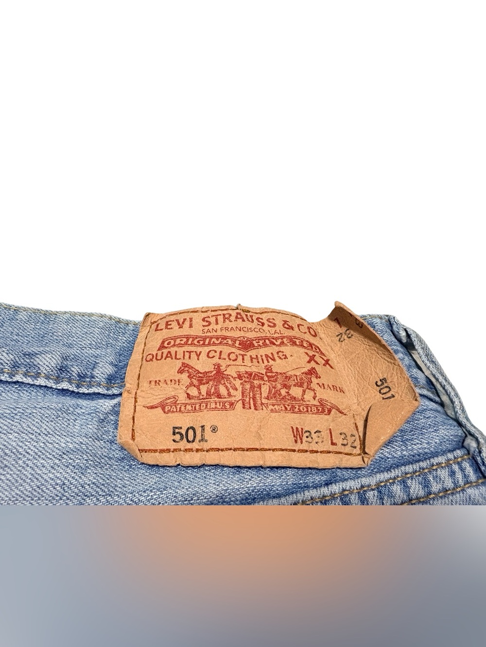 Levi's 501 Distressed Denim Shorts Light Wash Raw Hem W33 - Picture 4 of 8